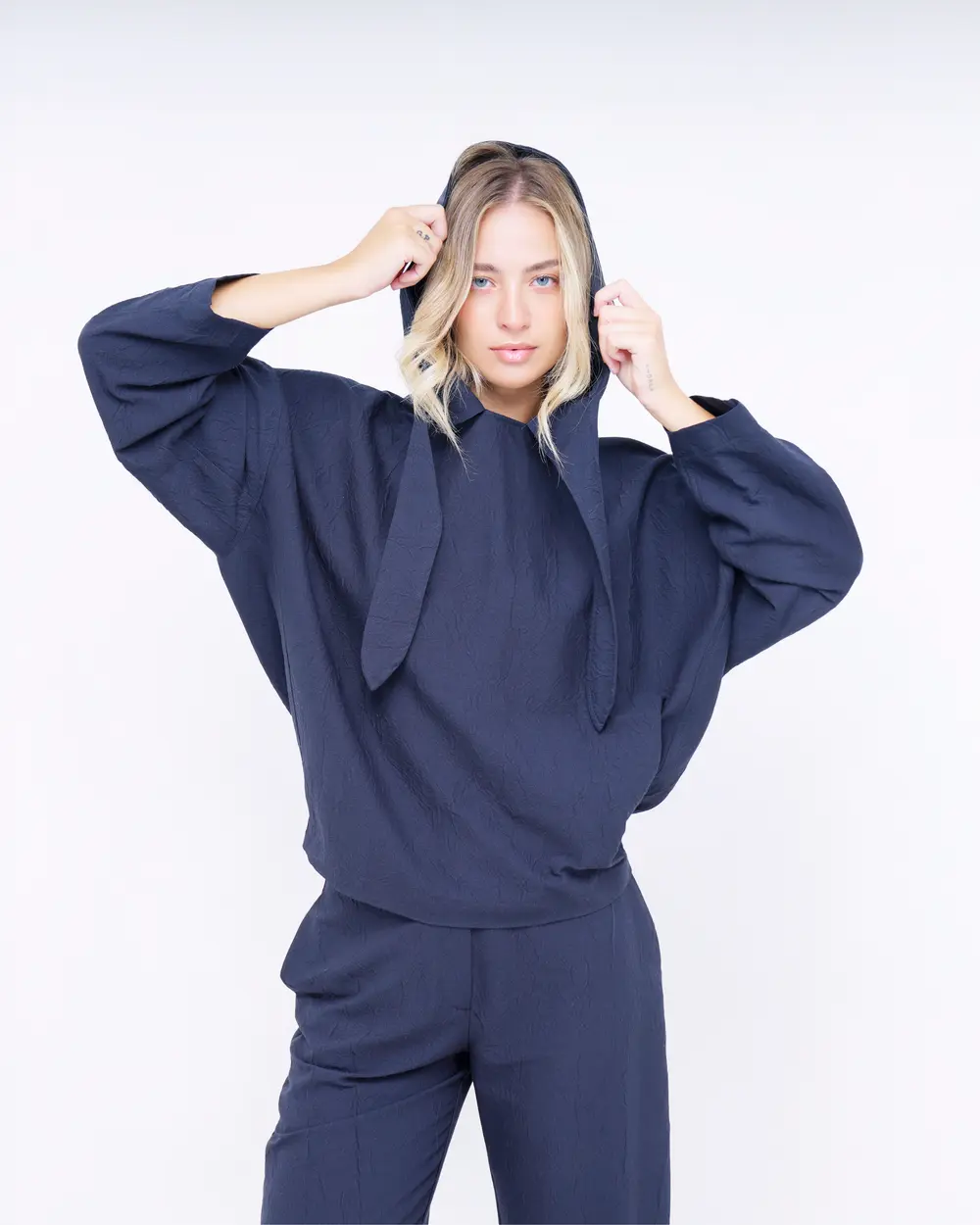 MAGLIA CON CAPPUCCIO FOULARD