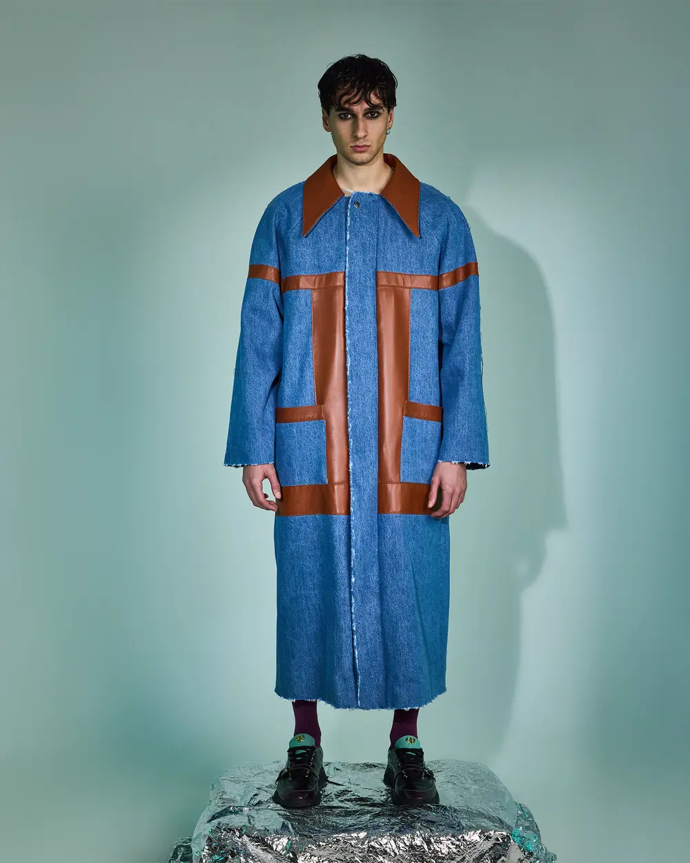 Trench con inserti in pelle