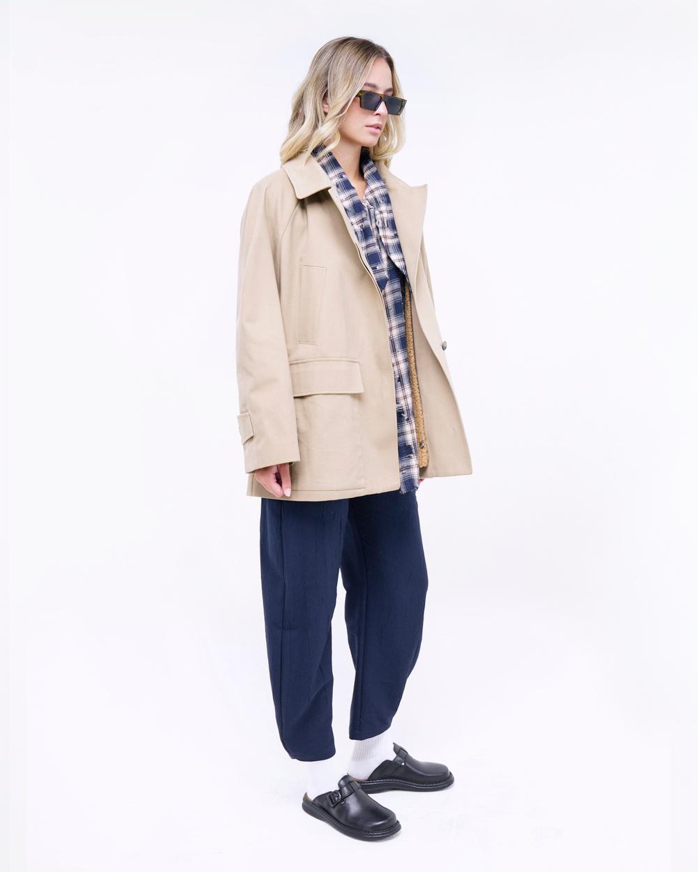 TRENCH MULTIPOCKET CORTO