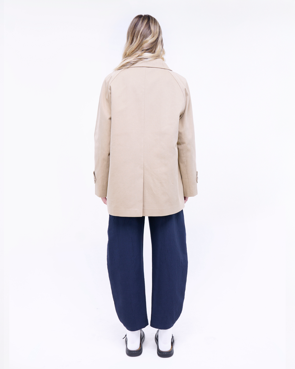 TRENCH MULTIPOCKET CORTO