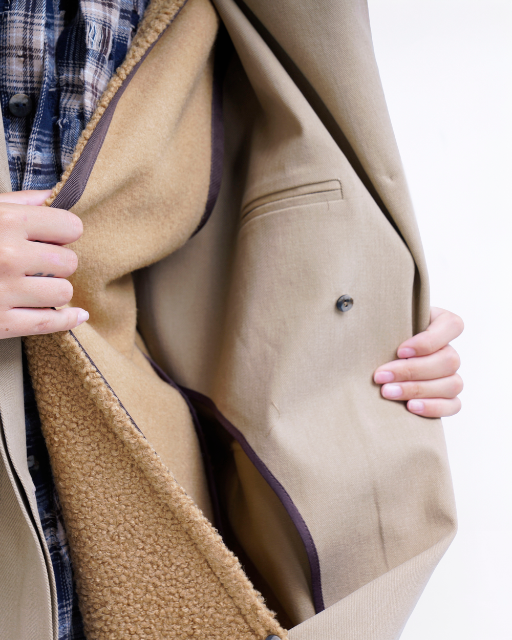 TRENCH MULTIPOCKET CORTO