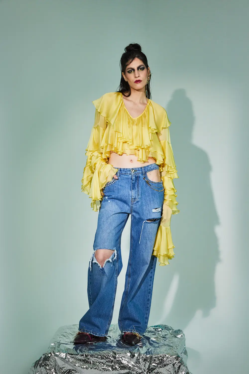 JEANS CUT-OUT
