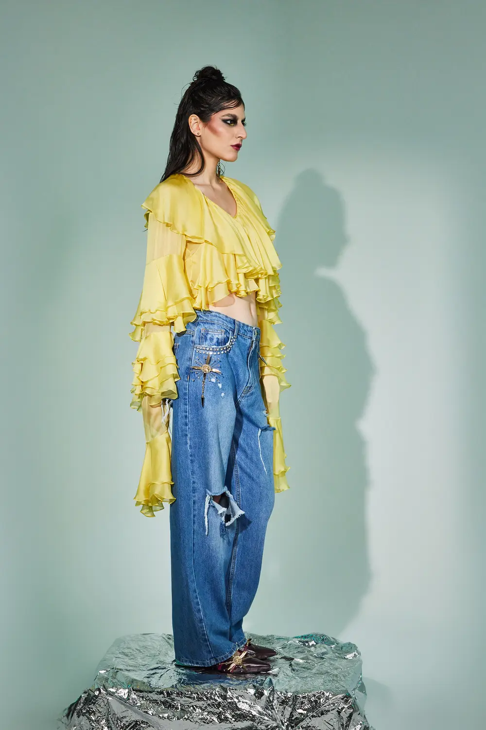JEANS CUT-OUT