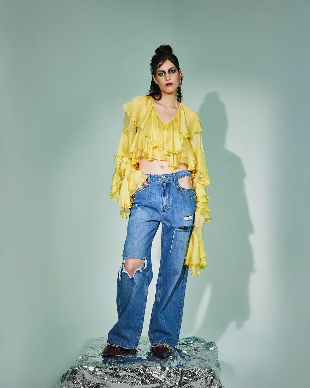 JEANS CUT-OUT