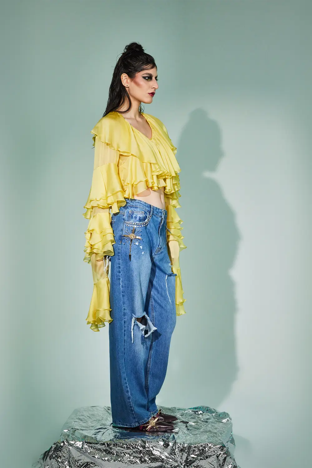 BLUSA CON VOLANT--1