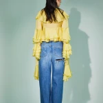 BLUSA CON VOLANT