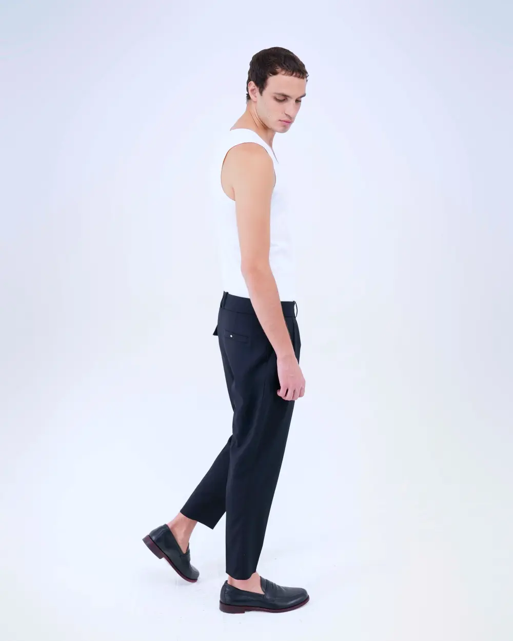 PANTALONE CON PIEGHE