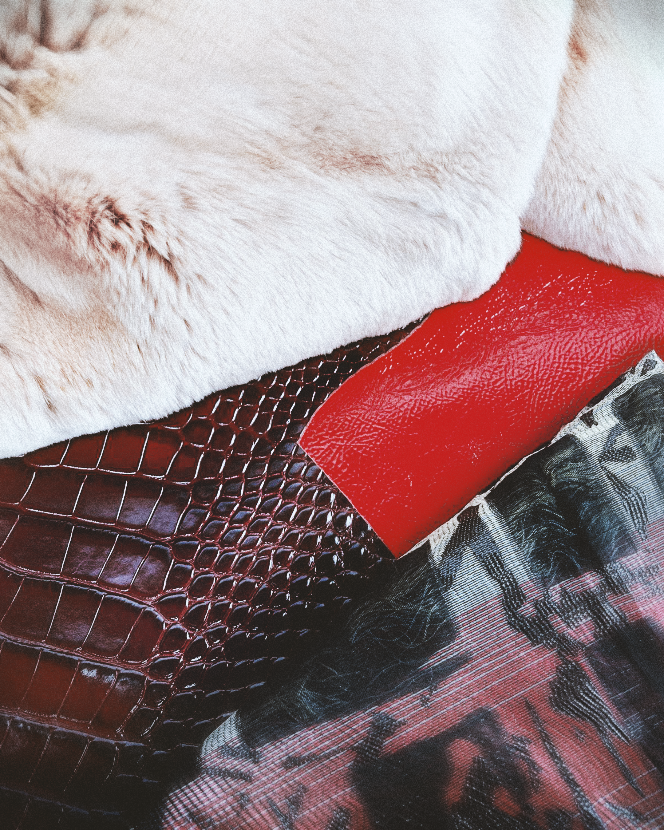 Texture e moda: come i materiali influenzano il tuo stile.